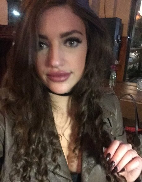 Naken läckt OnlyFans-bild av Lauren Bedford Russell
