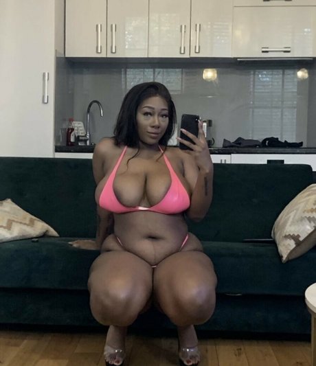 Naken läckt OnlyFans-bild av Renee Kuleape