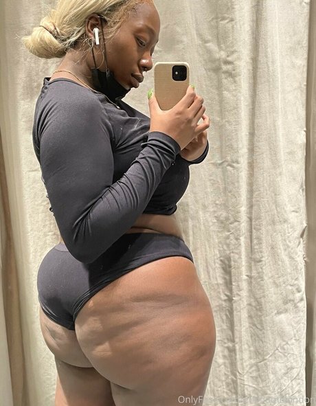 Nahá fotka uniklých OnlyFans od Effy Flame