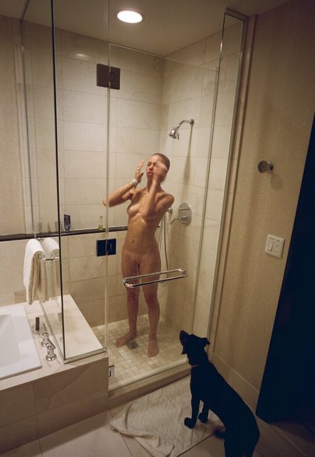 Nahá fotka uniklých OnlyFans od Adwoa Aboah