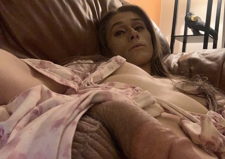 Naken lekkede OnlyFans-bilde av Lunaa Tha Bunny