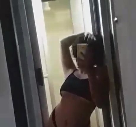 Nøgent lækket OnlyFans-billede af Dona Raba