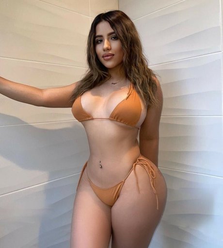Nahá fotka uniklých OnlyFans od Lilavela