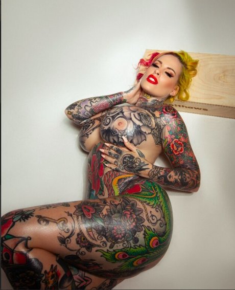Nahá fotka uniklých OnlyFans od Kandyisbadass