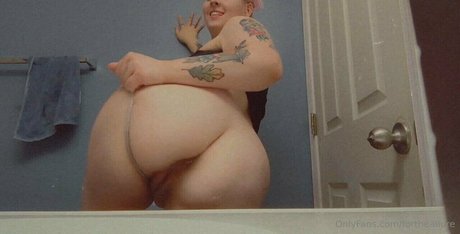 Alaston vuotanut OnlyFans-kuva Fortheallure