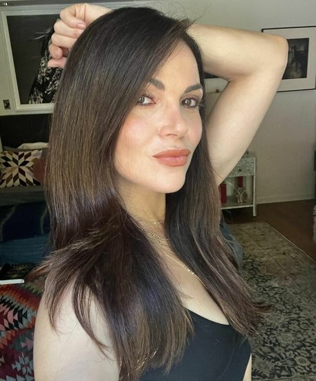 Naken läckt OnlyFans-bild av Lana Parilla