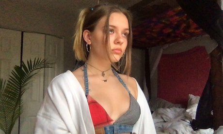 Maisy Stella