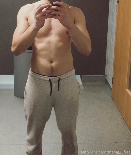 Naken lekkede OnlyFans-bilde av Theerealmrbig