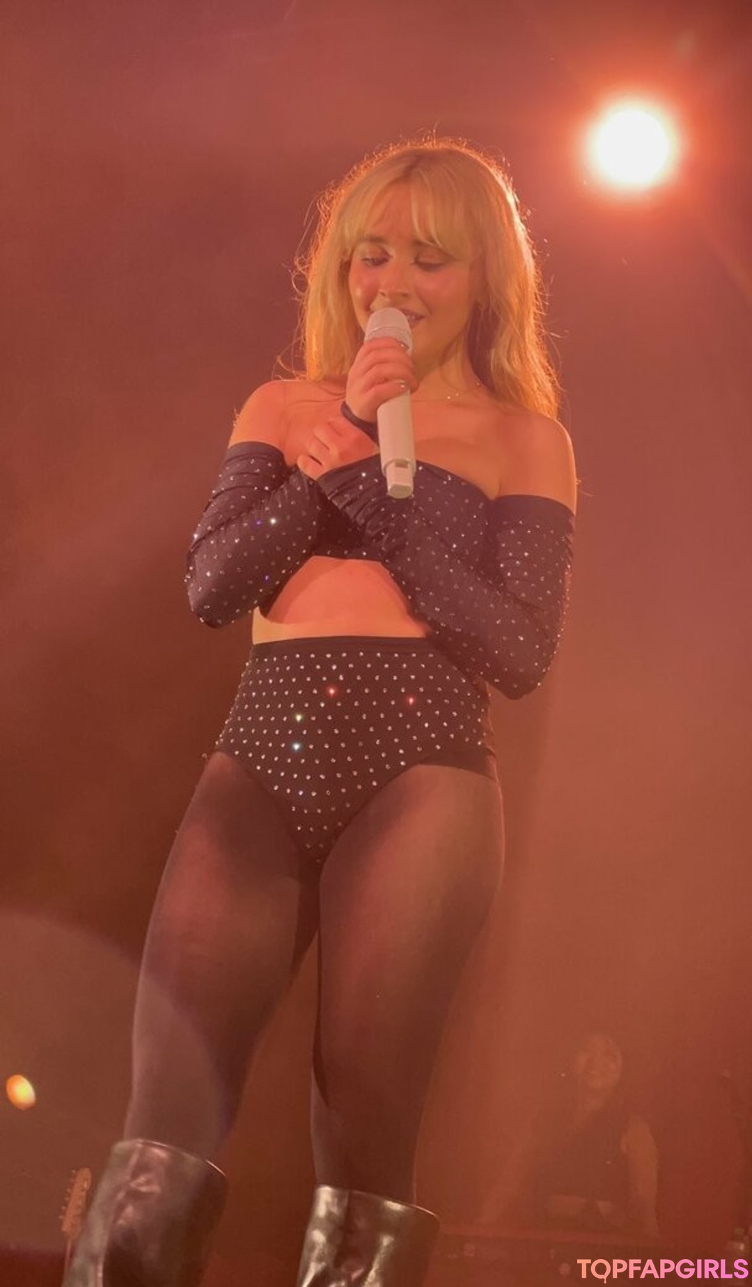 Обнаженная фотография утечки OnlyFans от Sabrina Carpenter #1158