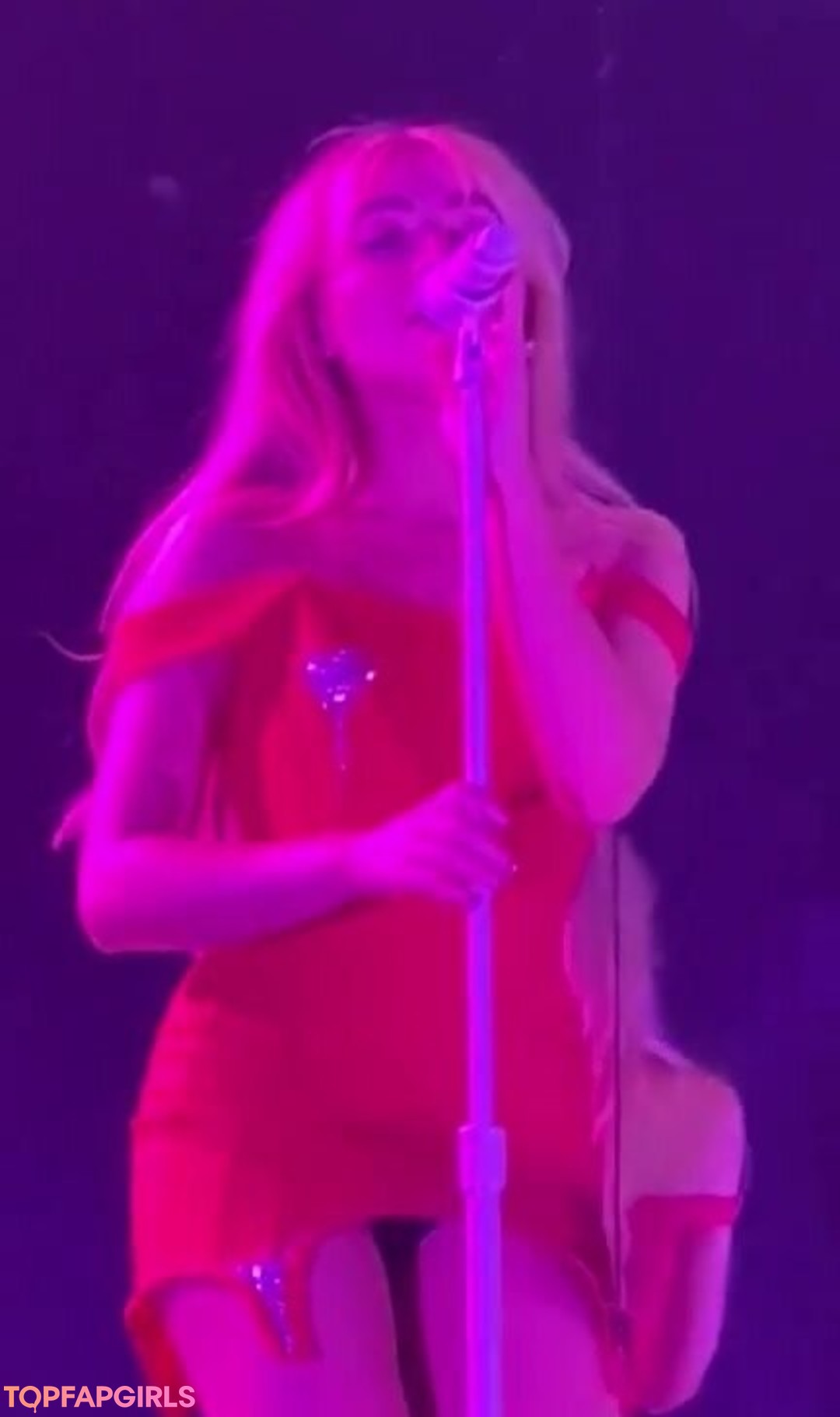 Nahá fotka uniklých OnlyFans od Sabrina Carpenter #1298