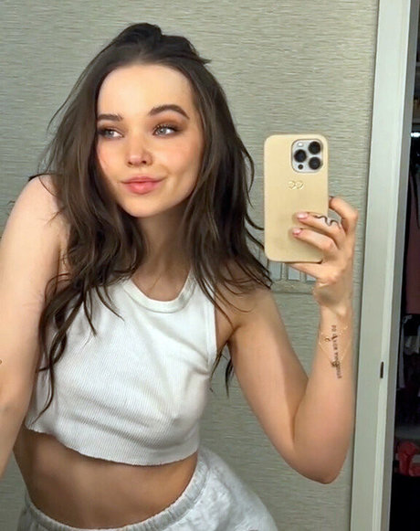 Dove Cameron OnlyFansリークヌード写真