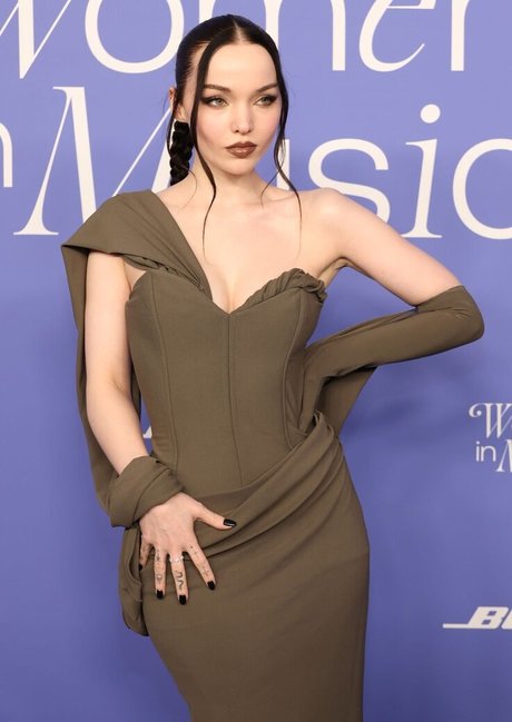Nahá fotka uniklých OnlyFans od Dove Cameron