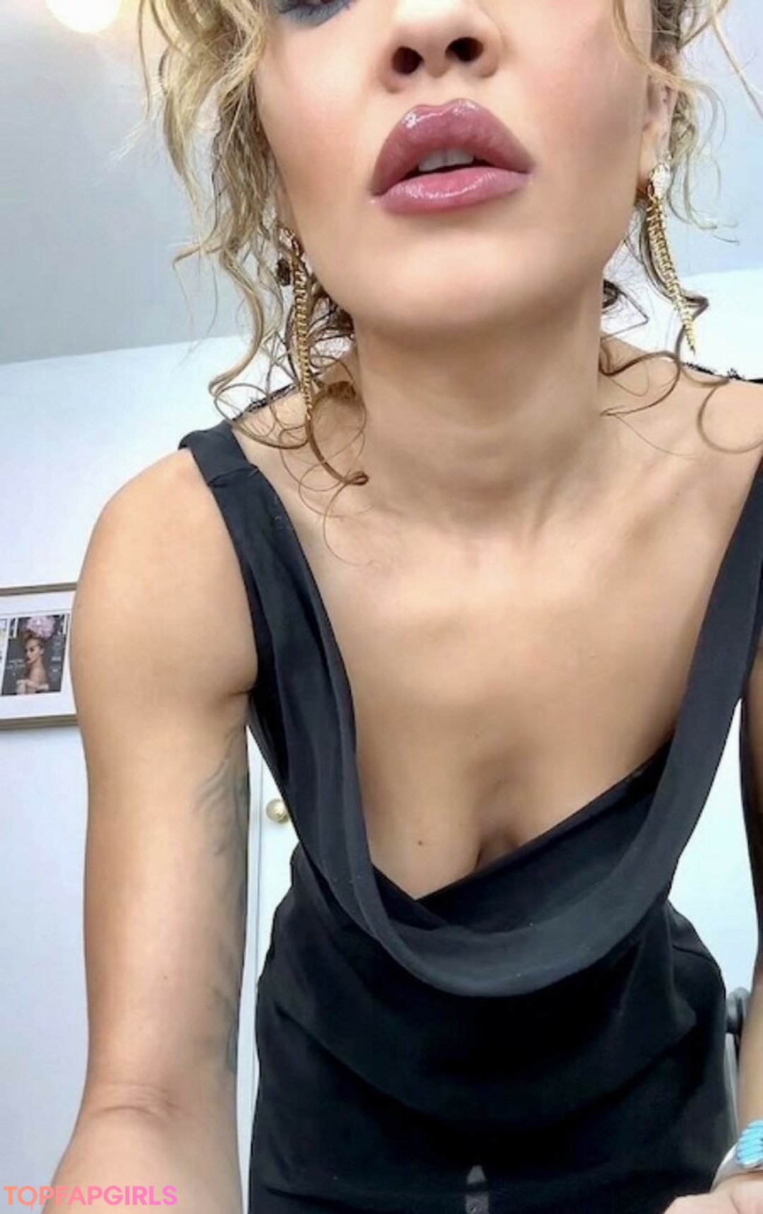 Nahá fotka uniklých OnlyFans od Rita Ora #1093