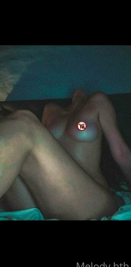 Nahá fotka uniklých OnlyFans od Hotterthanhellxx