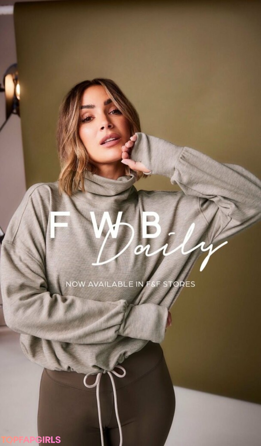 Naakte gelekte OnlyFans-foto van Frankie Bridge #1540