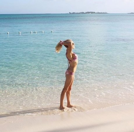 Naken läckt OnlyFans-bild av Natalie Gulbis