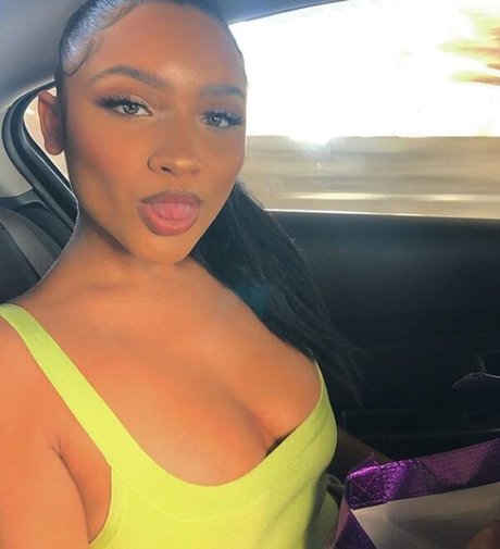 Nacktes geleaktes OnlyFans-Foto von Jaylen Barron