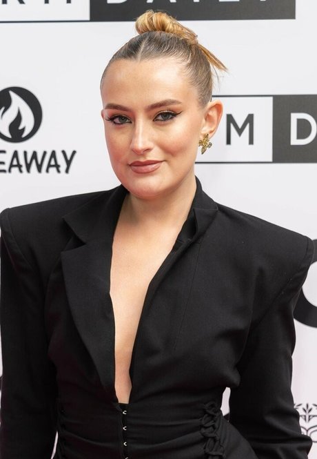 Naken lekkede OnlyFans-bilde av Amelia Dimoldenberg