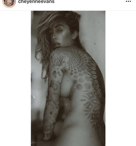 Naken läckt OnlyFans-bild av Cheyenne Evans