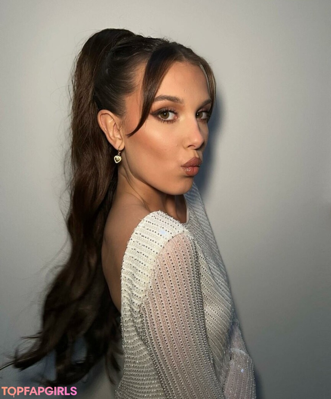 Nahá fotka uniklých OnlyFans od Millie Bobby Brown #1029