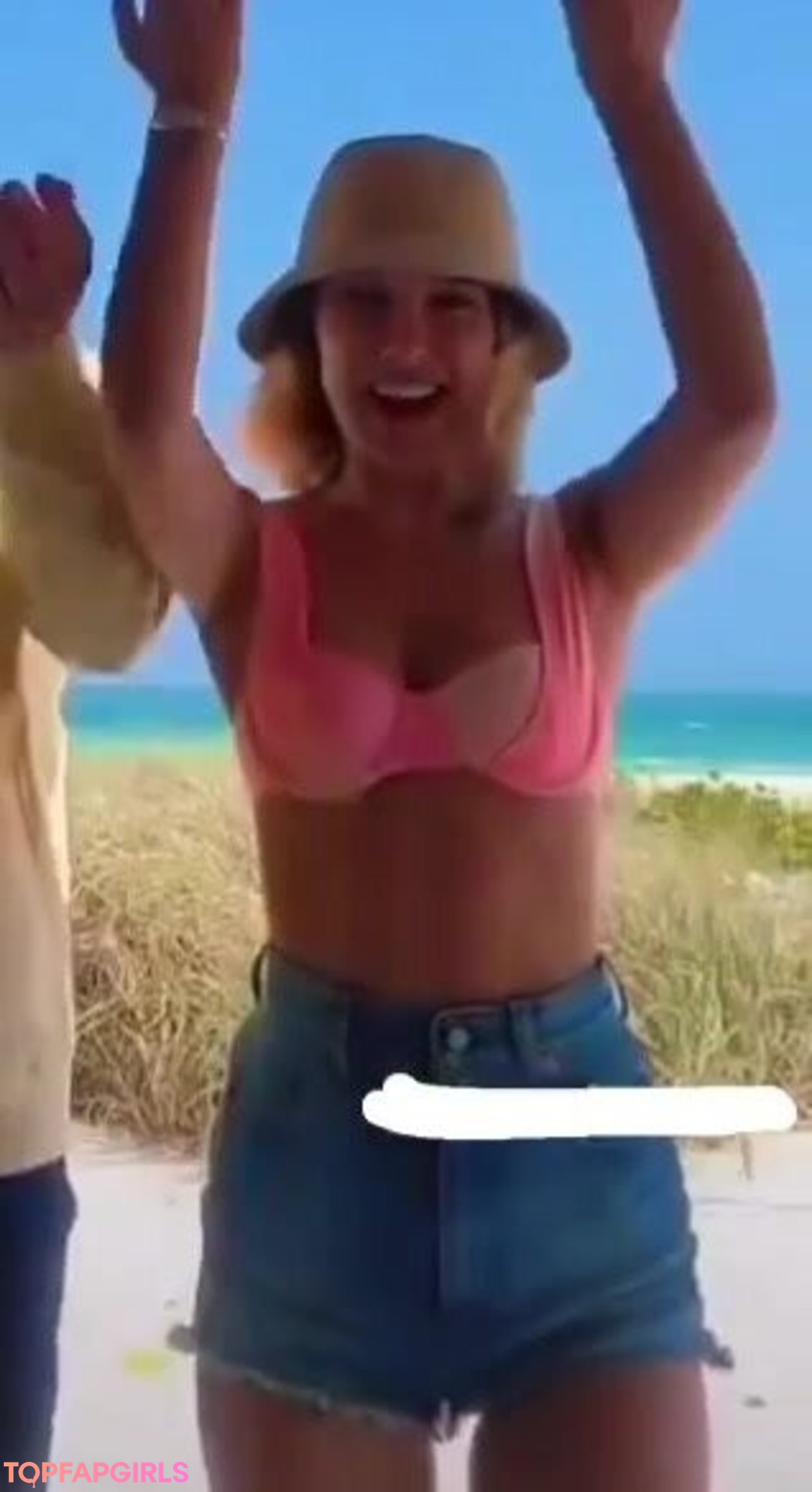 Nahá fotka uniklých OnlyFans od Millie Bobby Brown #1151