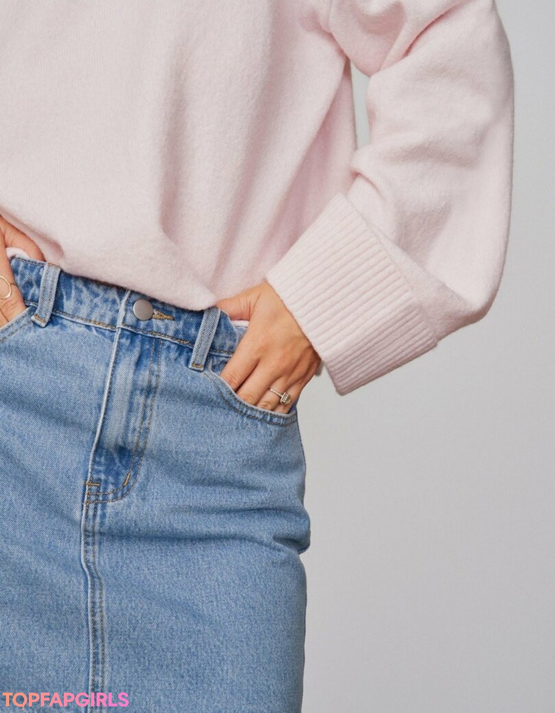 Nahá fotka uniklých OnlyFans od Millie Bobby Brown #1260