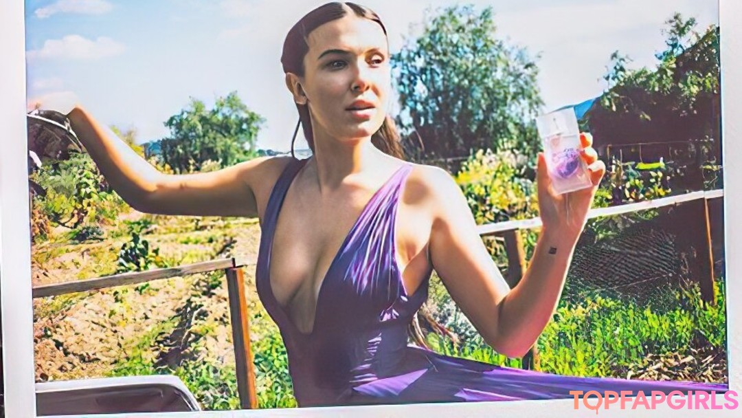Naken lekkede OnlyFans-bilde av Millie Bobby Brown #1325