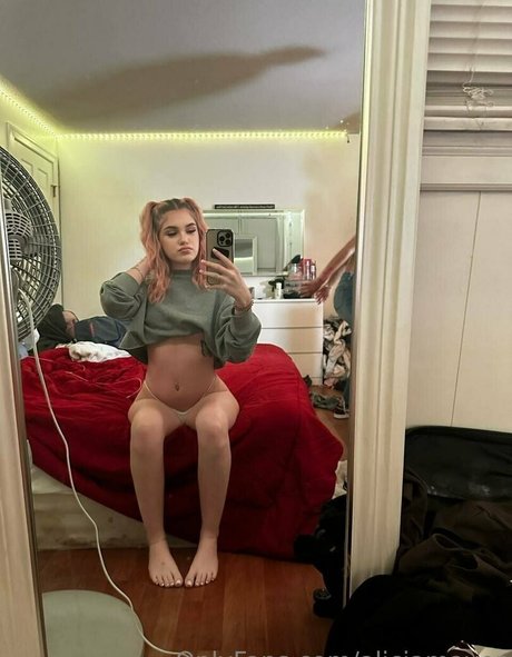 Alaston vuotanut OnlyFans-kuva Aliciamayer