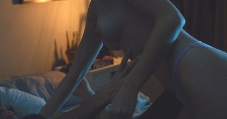 Naakte gelekte OnlyFans-foto van Maia Mitchell