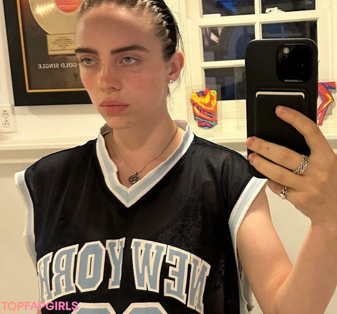 Nahá fotka uniklých OnlyFans od Billie Eilish #1216