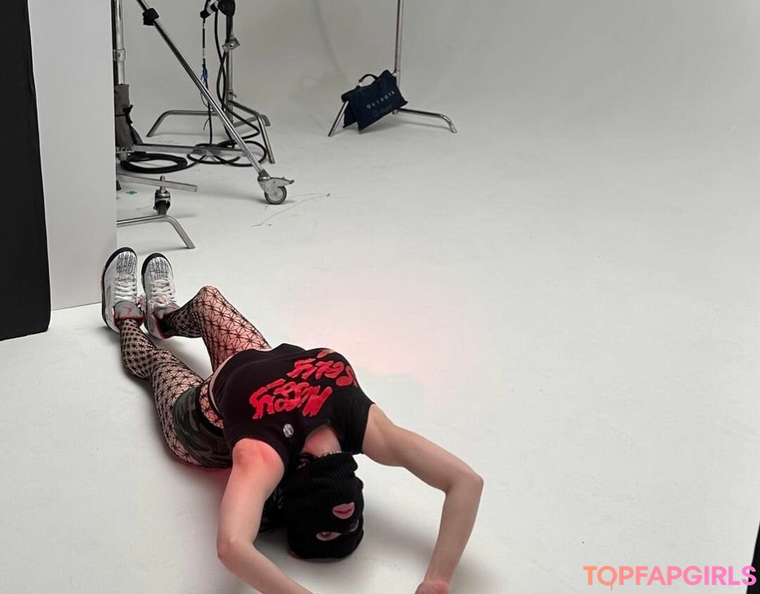 Nahá fotka uniklých OnlyFans od Billie Eilish #1348