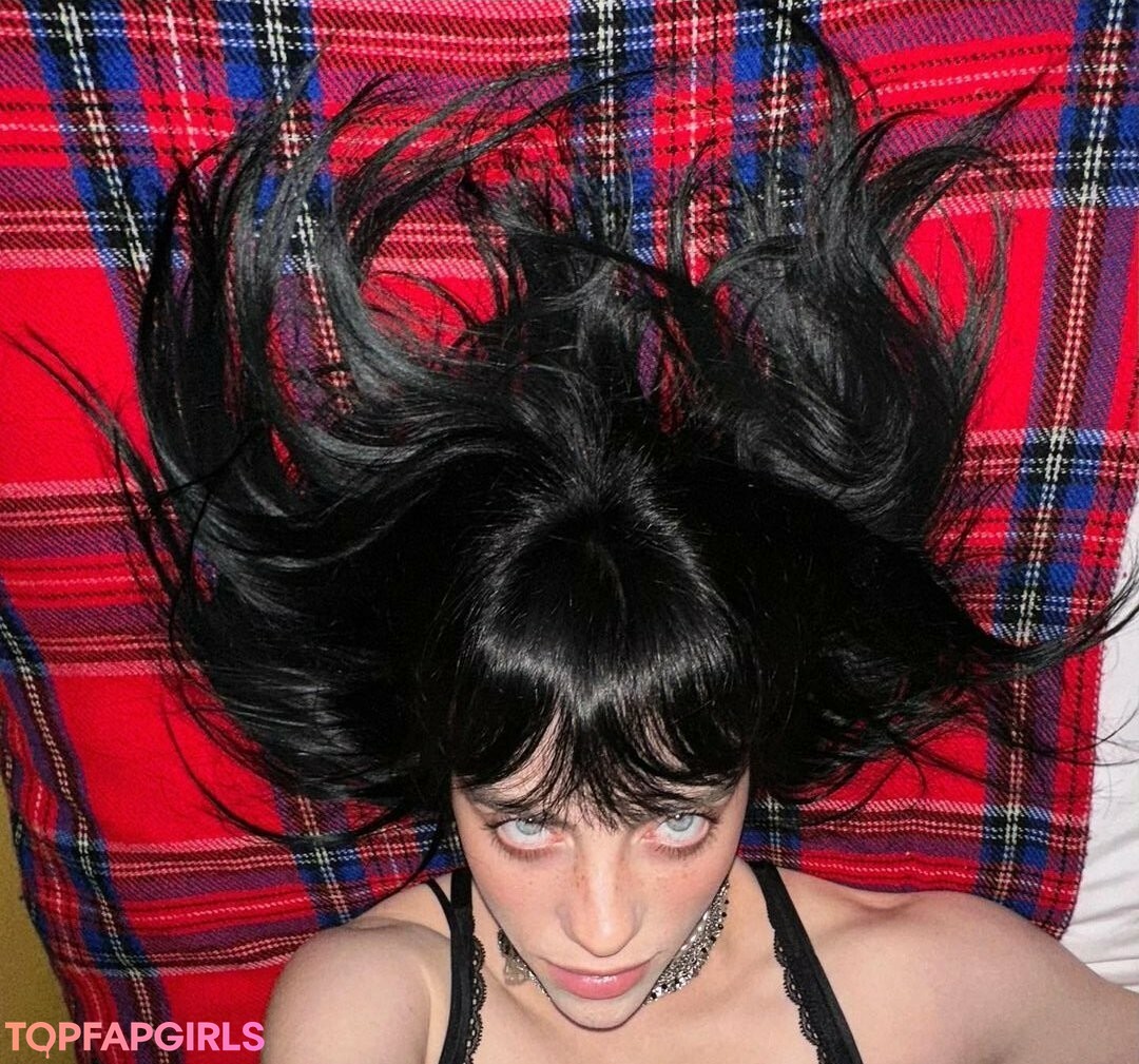 Nahá fotka uniklých OnlyFans od Billie Eilish #1457