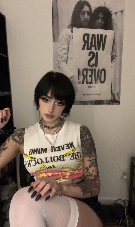 Naken läckt OnlyFans-bild av Redroomromance