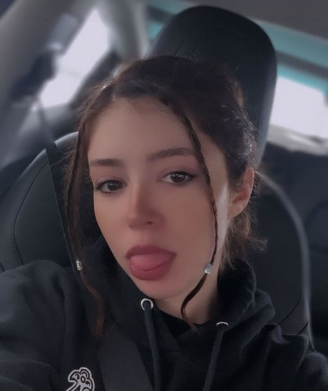Chrissy Costanza