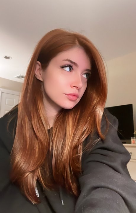 Chrissy Costanza