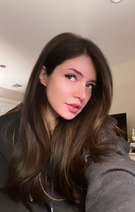Chrissy Costanza