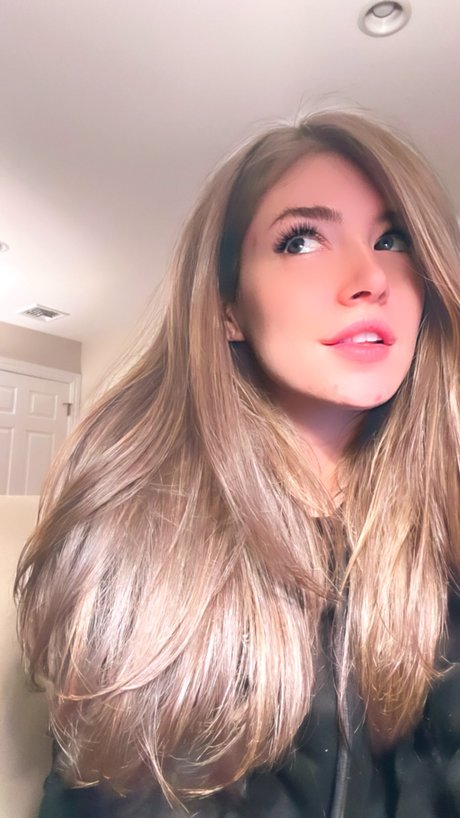 Chrissy Costanza