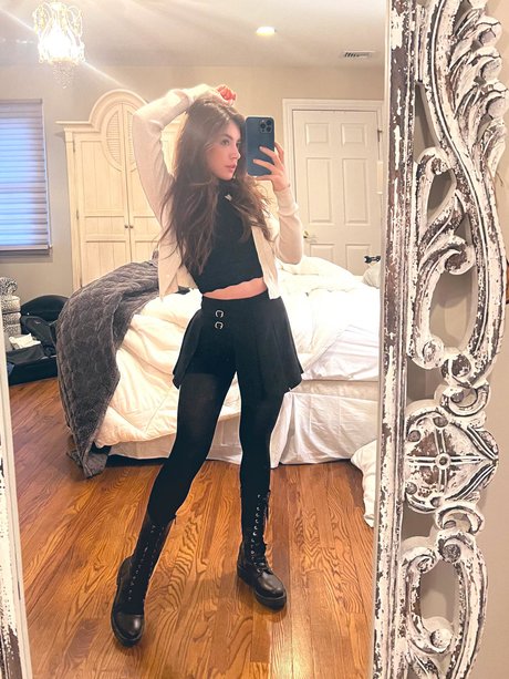 Chrissy Costanza