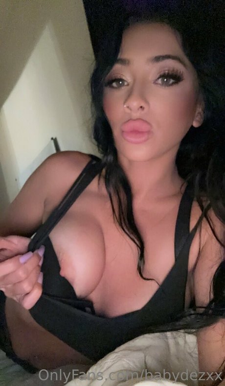 Naakte gelekte OnlyFans-foto van Babydezxx