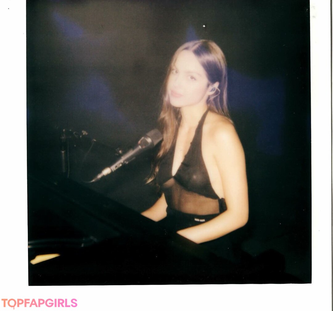 Nahá fotka uniklých OnlyFans od Olivia Rodrigo #1334