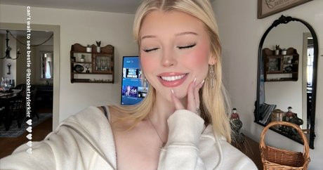 Nahá fotka uniklých OnlyFans od Loren Gray