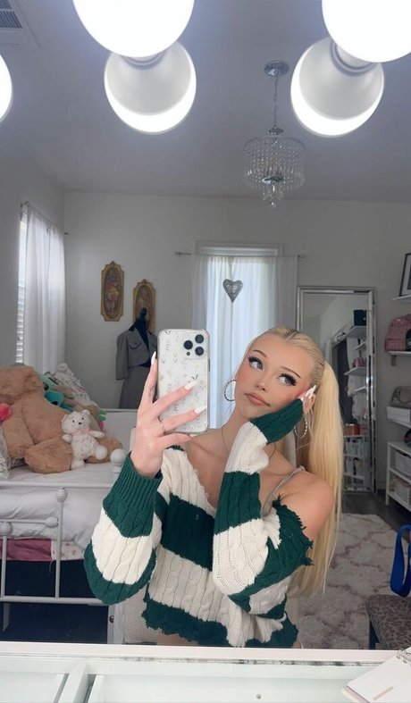 Nahá fotka uniklých OnlyFans od Loren Gray