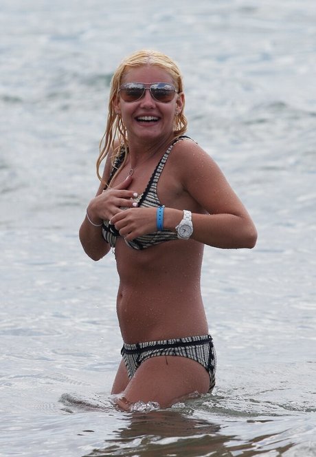 Naken läckt OnlyFans-bild av Elisha Cuthbert