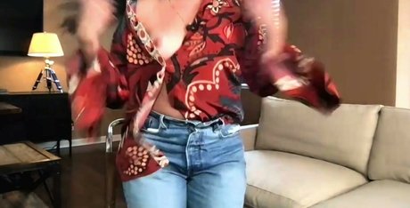 Nahá fotka uniklých OnlyFans od Camila Cabello