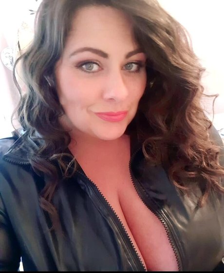 Naken läckt OnlyFans-bild av Annie