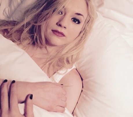 Nahá fotka uniklých OnlyFans od Emily Kinney