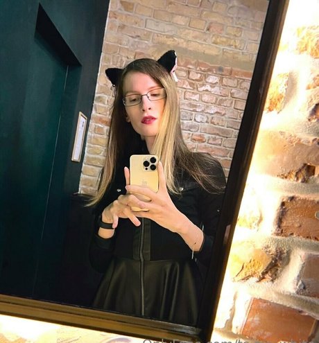 Tsavywhite