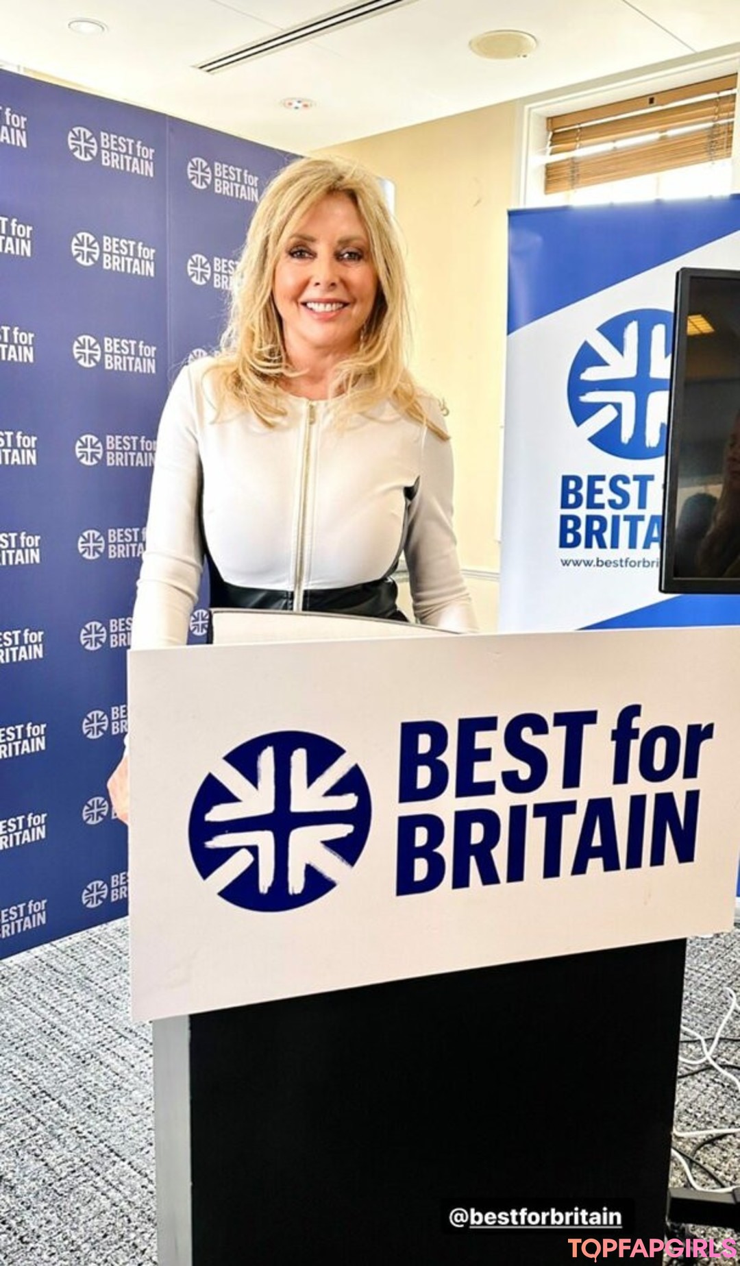 Naken lekkede OnlyFans-bilde av Carol Vorderman #1090