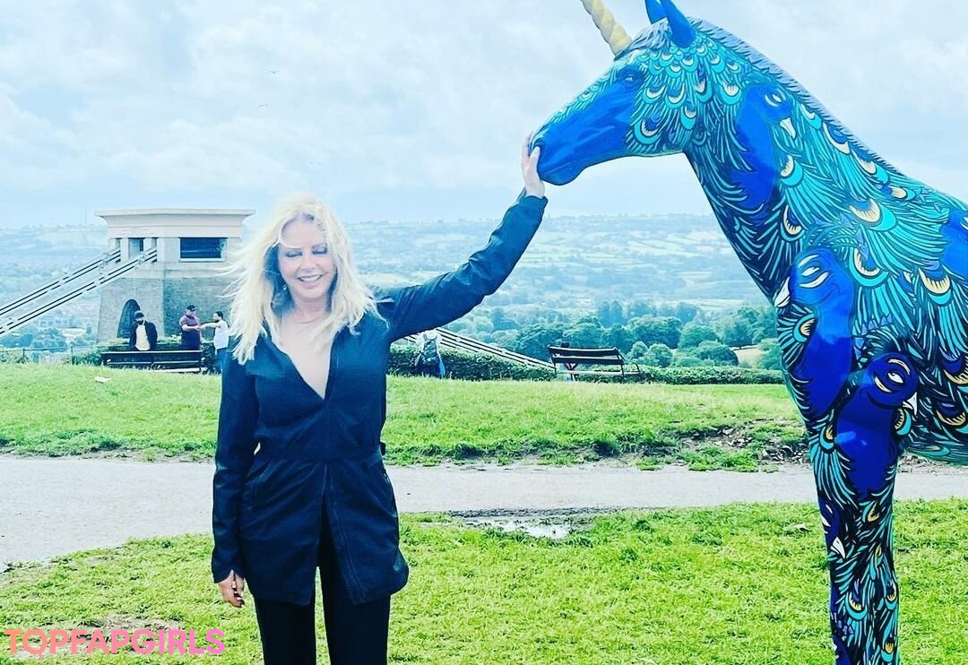 Nahá fotka uniklých OnlyFans od Carol Vorderman #1117