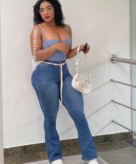 Alaston vuotanut OnlyFans-kuva Maryoficialfit